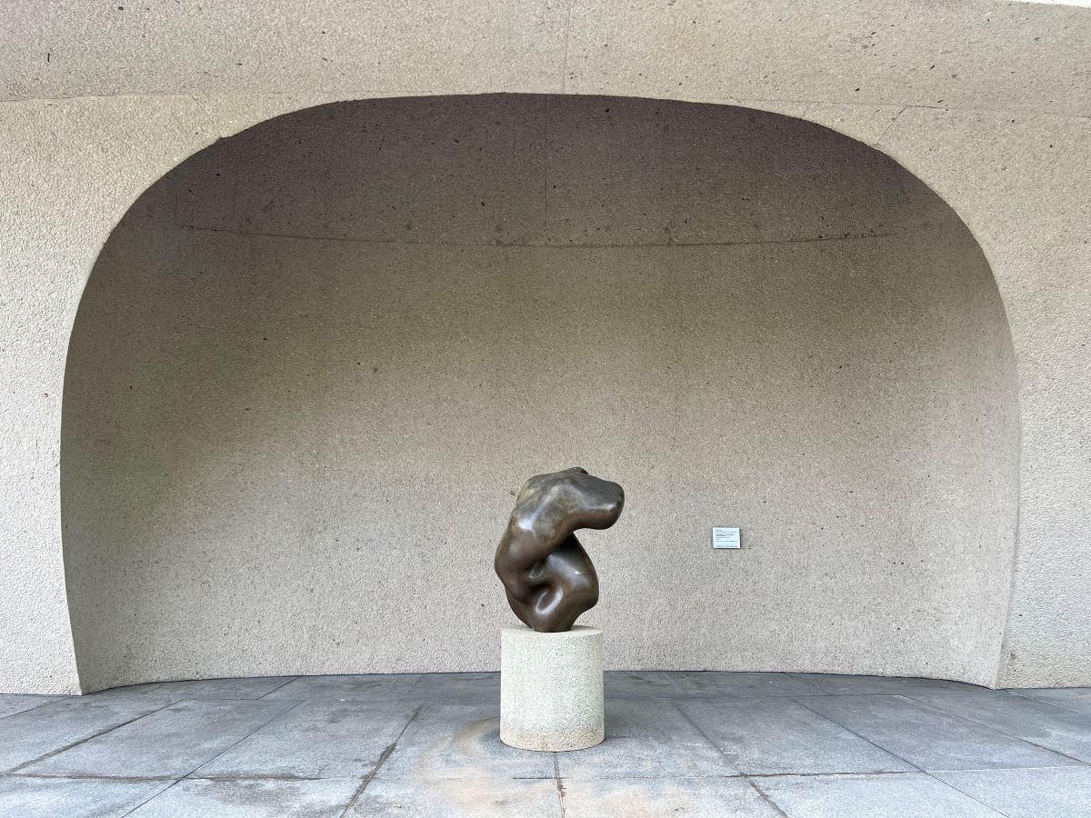 Sculpture garden. Hirshhorn museum, Washington DC. Credit: Carry on Caro