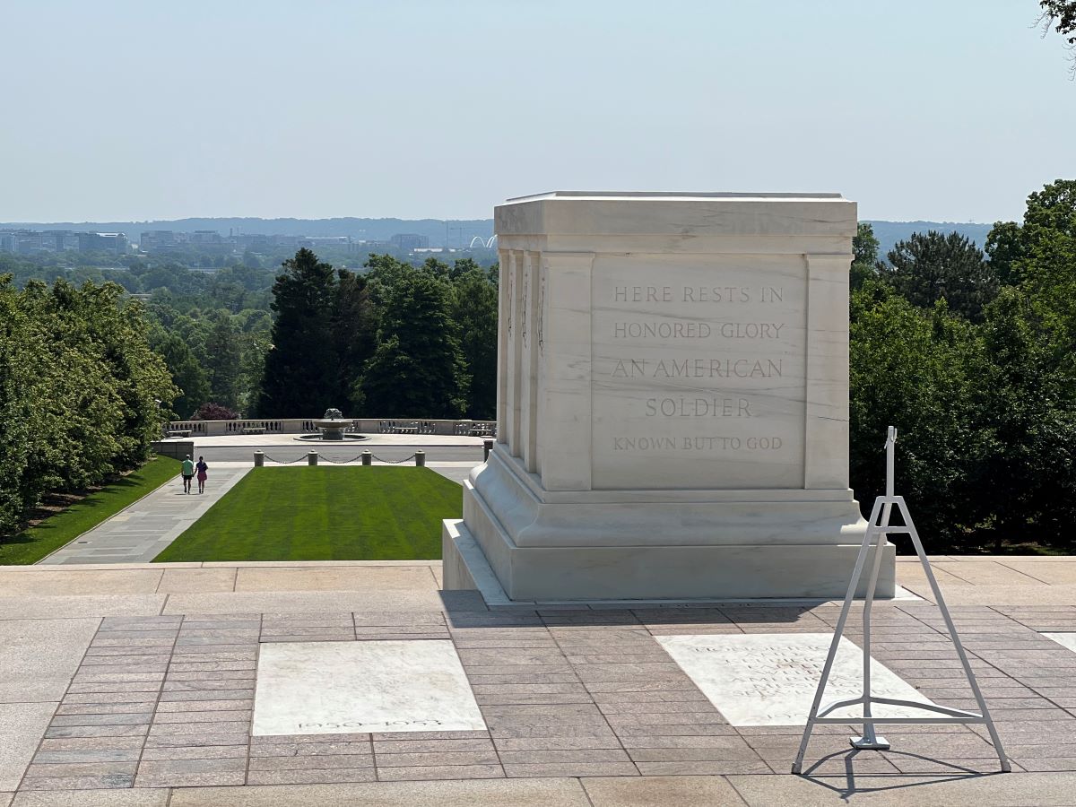 The Tomb of the Unknown Soldier. Arlington cemetery. Washington DC, US. Credit: Carry on Caro