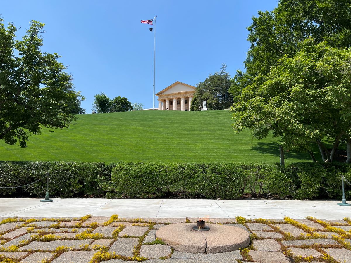 The gravesite of President John F. Kennedy. Arlington cemetery. Washington DC, US. Credit: Carry on Caro
