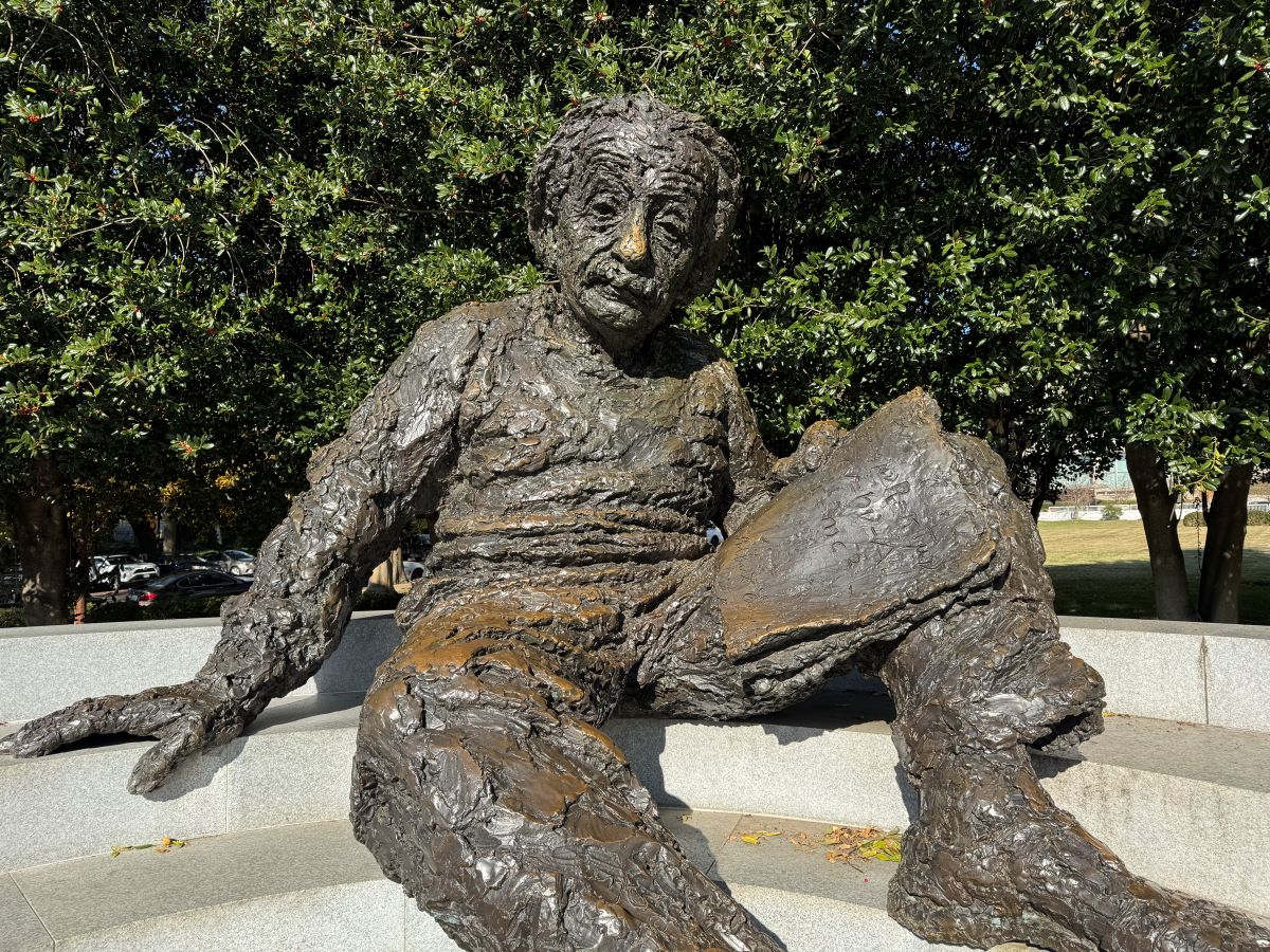 Albert Einstein Memorial, Washington DC. Credit: Carry on Caro