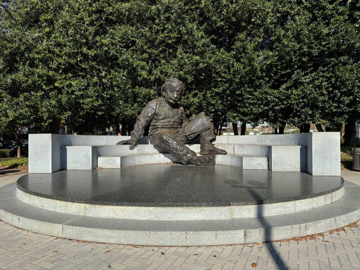 Albert Einstein Memorial, Washington DC. Credit: Carry on Caro